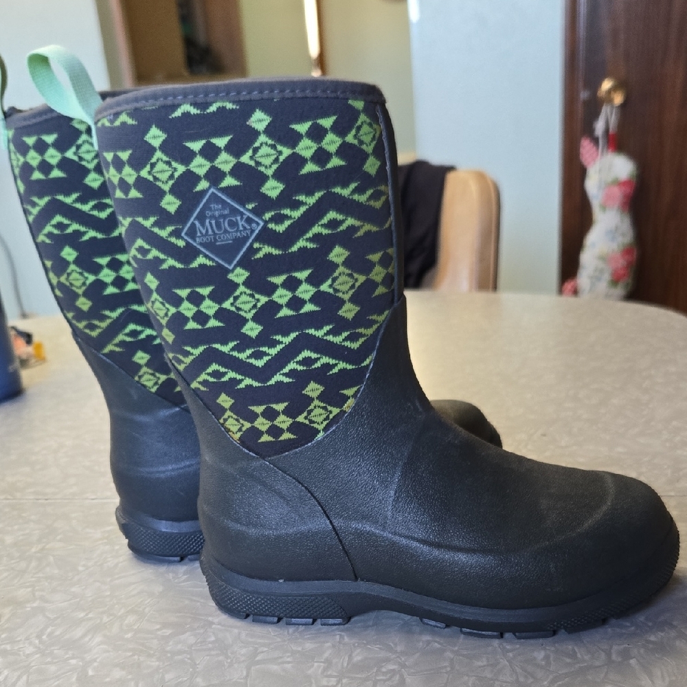 Muck Kids' Black and Green Boots